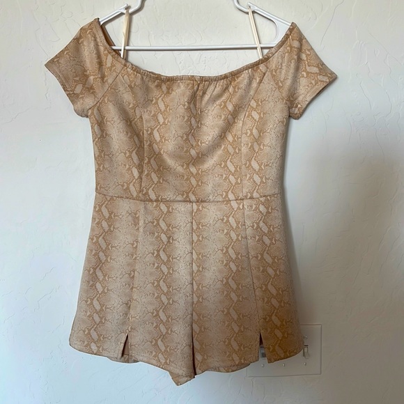 Snakeskin off shoulder romper - Picture 1 of 2